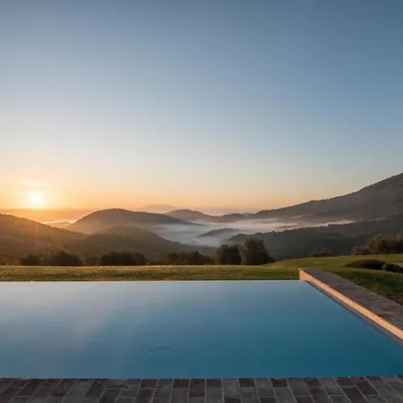 Sleeps 8 Pool Air Con Wifi Willa *