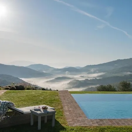 Villa Sleeps 8 Pool Air Con Wifi